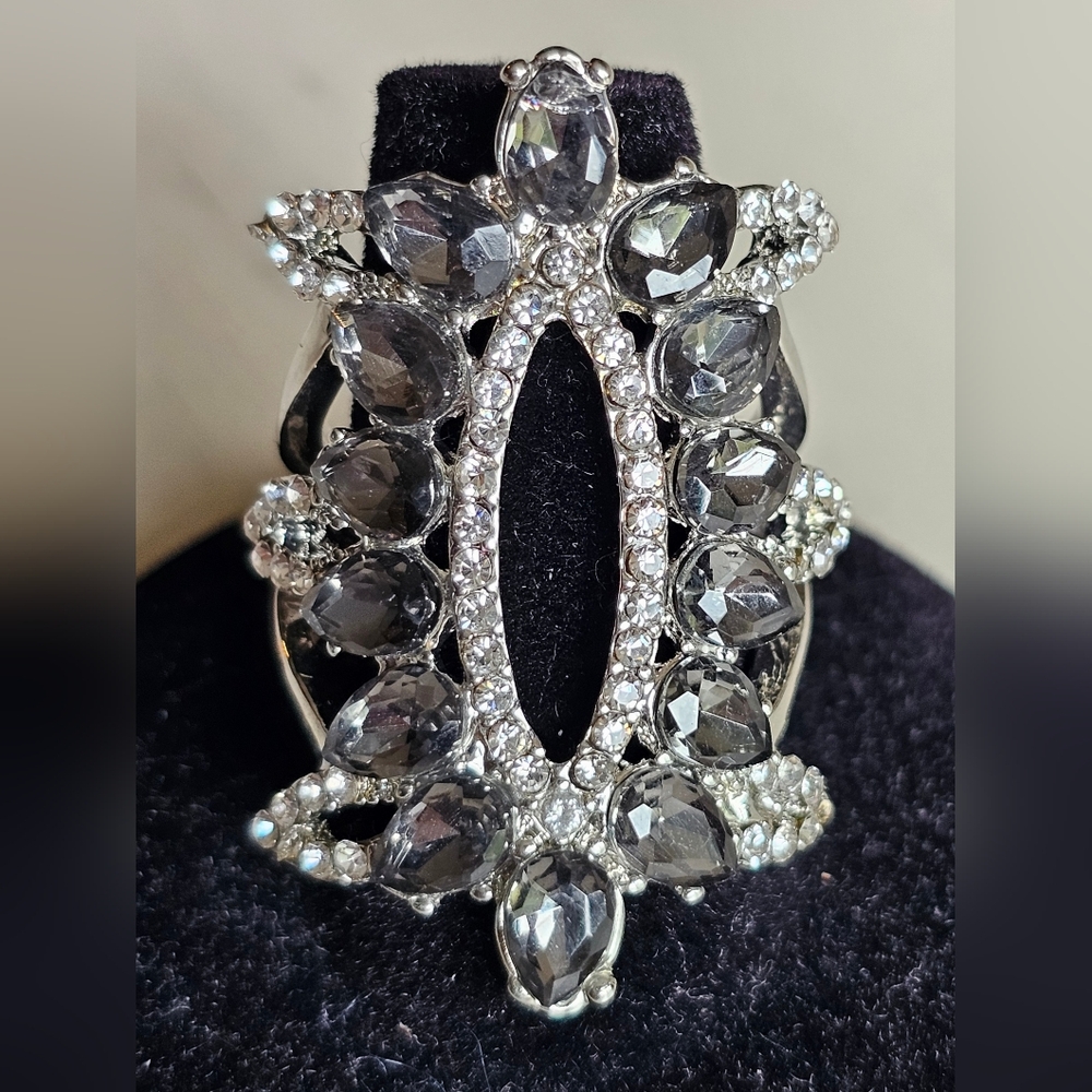 Elegant Gray Statement Ring-Size 7 - image 4